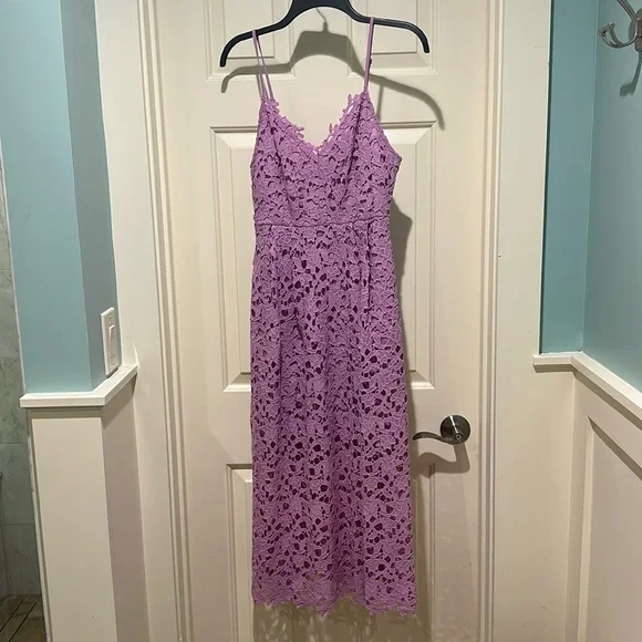 Astr | Dresses | Astr The Label Vneck Lace Lilac Midi Dress Size M |  Poshmark
